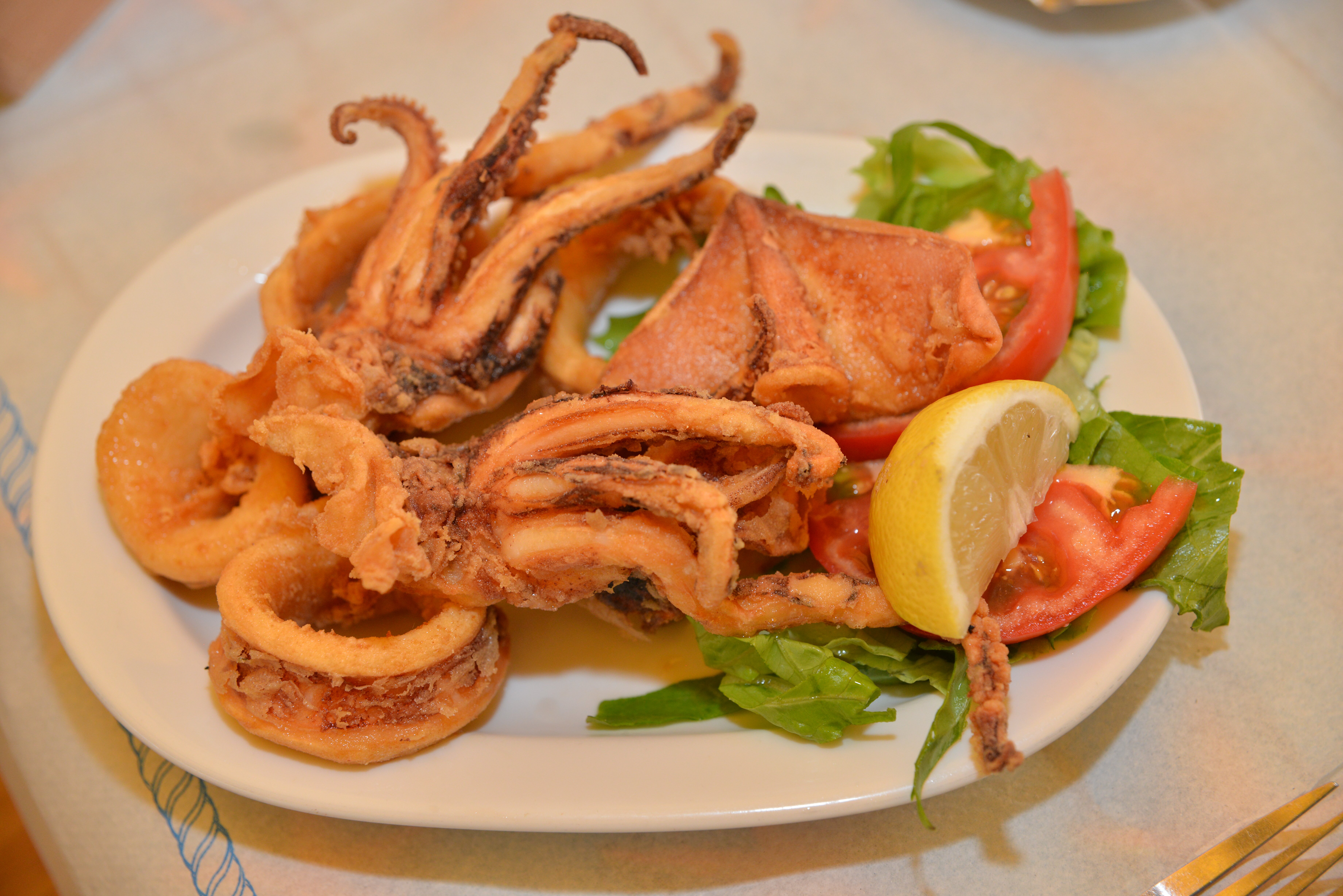 Tsipourádiko O Strátos - Ouzeri-Mezedopoleio