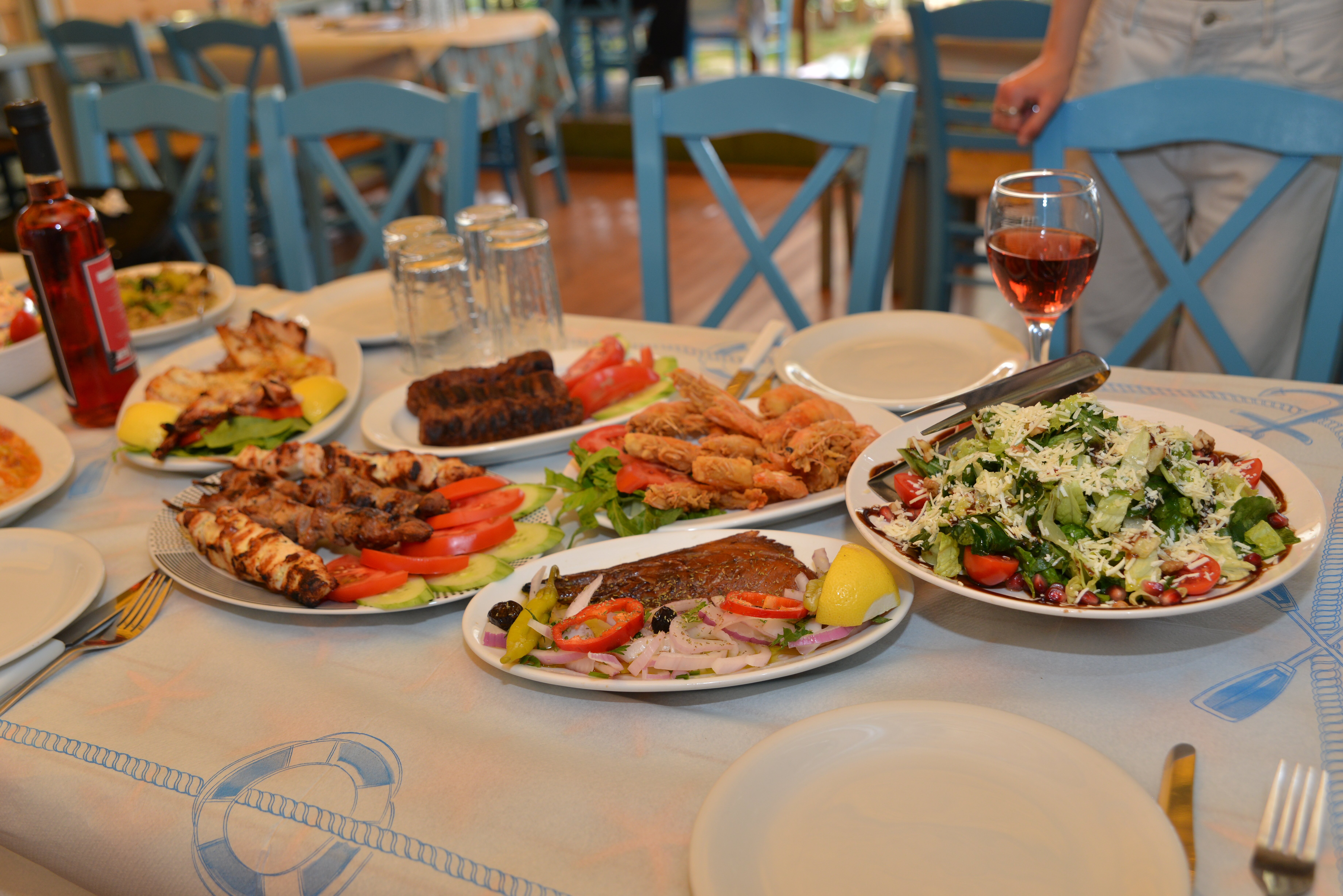 Tsipourádiko O Strátos - Ouzeri-Mezedopoleio