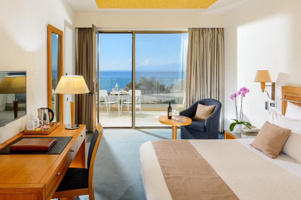 Alexander Beach Hotel & Spa — photo