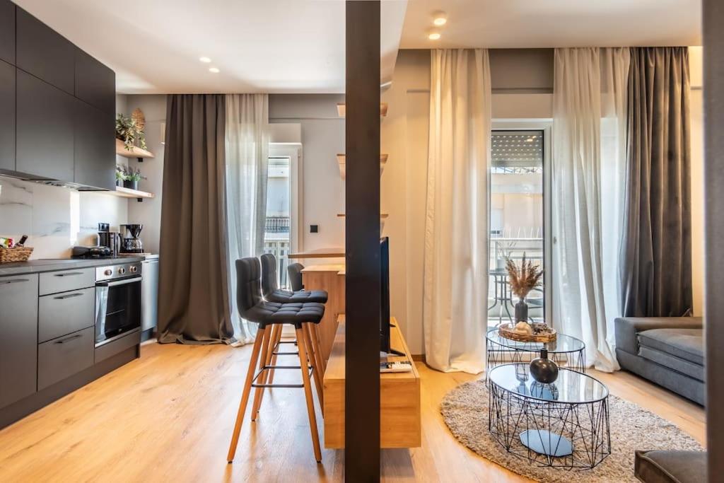 Black Swan - Down Town Apartment — photo