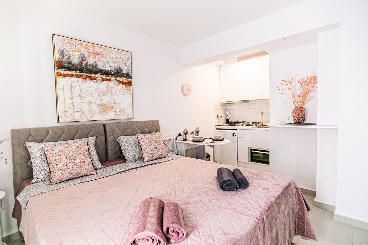 Lucia, City Central Apartment 1