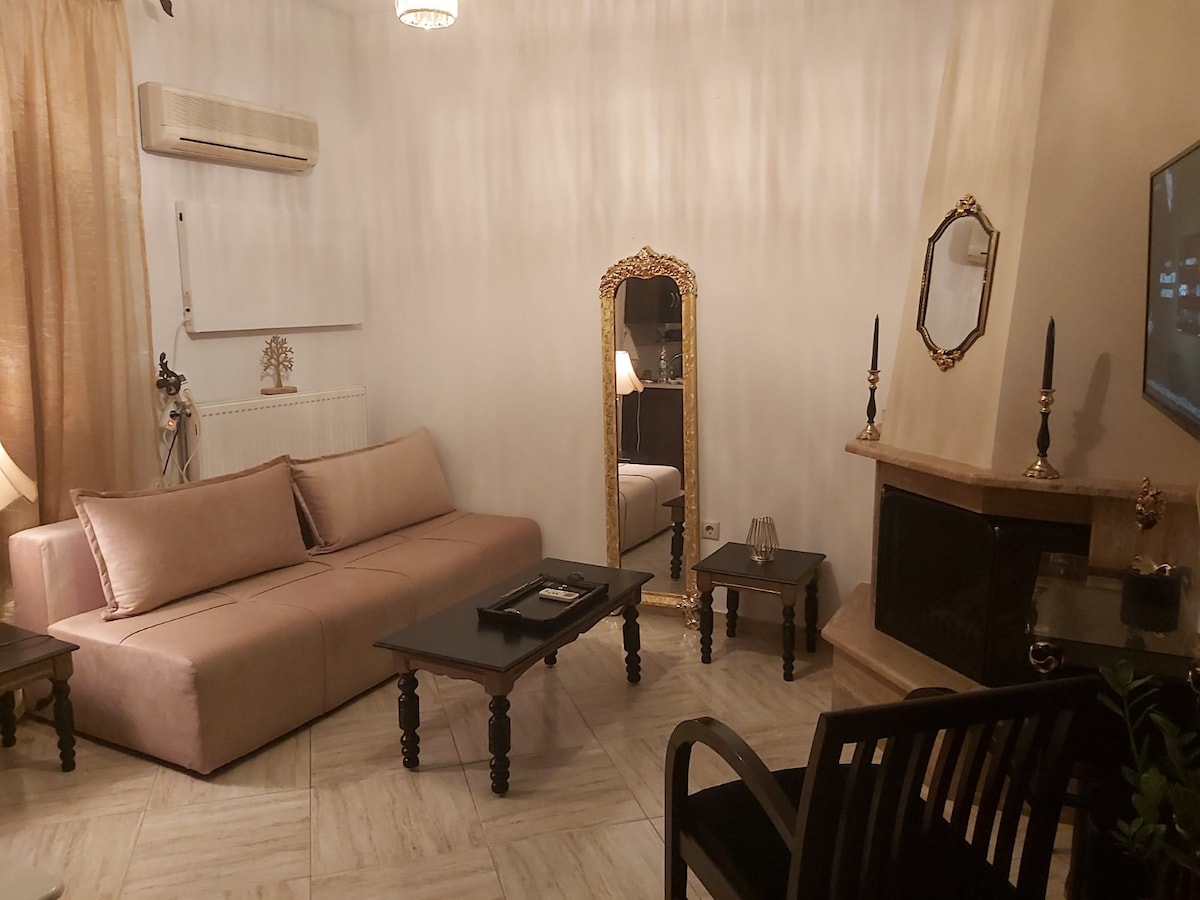 Pinelopi house